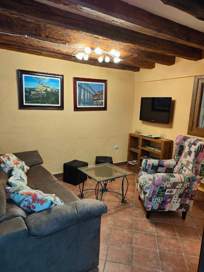 Casa Vieja Tabanera A 8 Min De Segoia Guest House Tabanera del Monte Eksteriør bilde