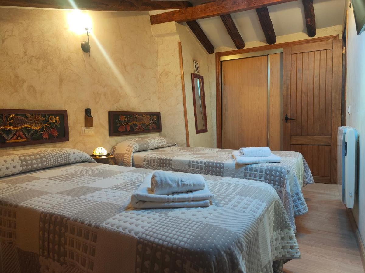 Casa Vieja Tabanera A 8 Min De Segoia Guest House Tabanera del Monte Eksteriør bilde